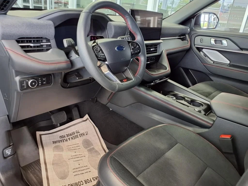 2025 Ford Explorer ST - Photo 14