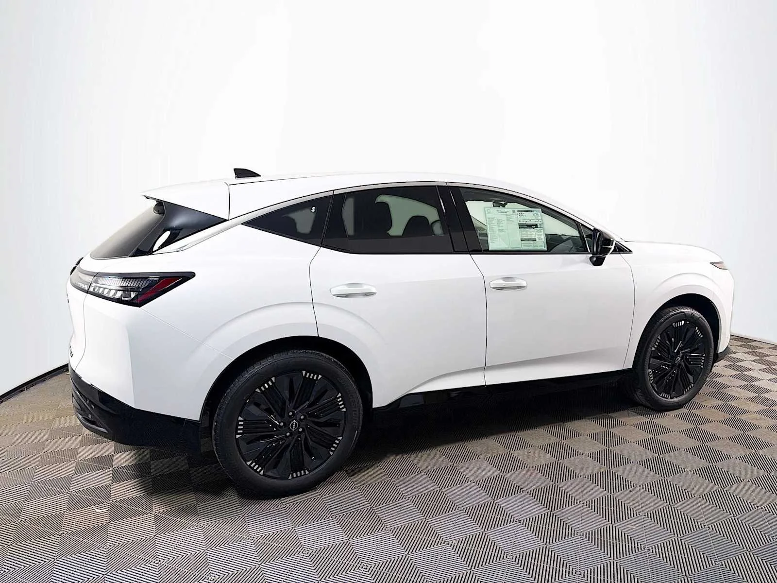 New 2026 Everest White Pearl TriCoat Nissan Platinum image 2