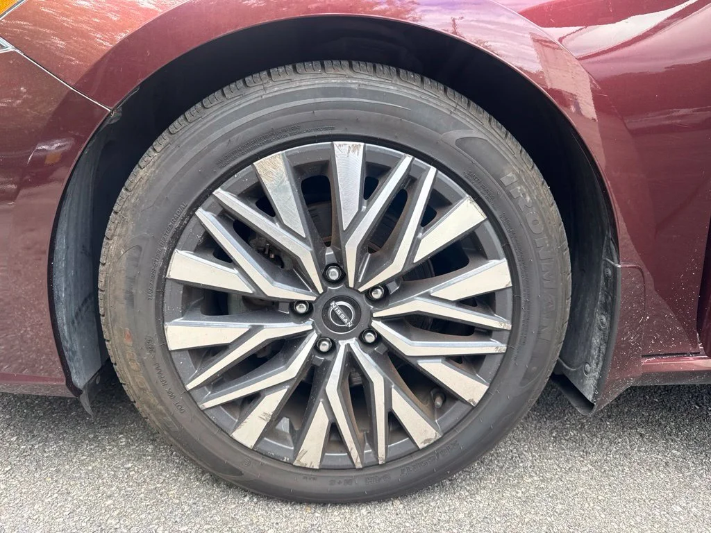 Certified Used 2023 Red Nissan 2.5 SV image 23