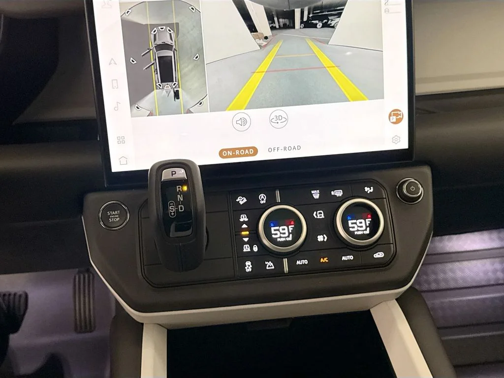 New 2026 Fuji White Land Rover X-Dynamic SE image 16
