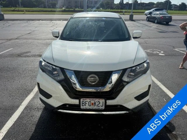 Used 2018 Glacier White Nissan S image 8