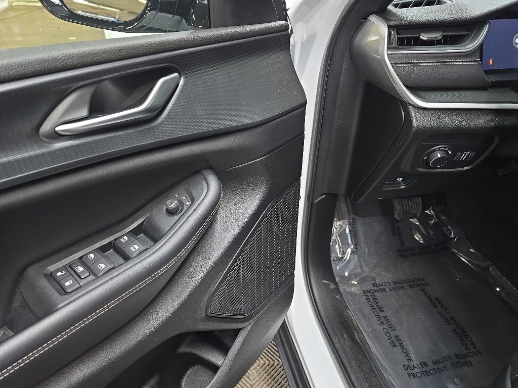 Used 2023 Bright White Clearcoat Jeep Altitude image 27