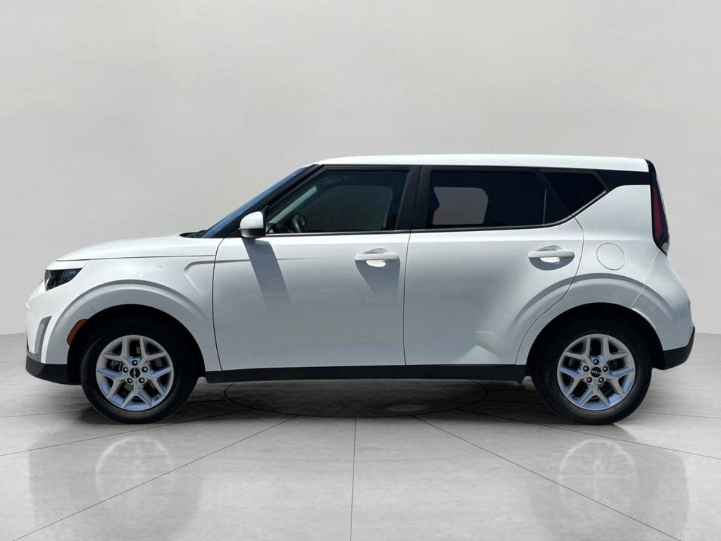Used 2023 White Kia LX image 4