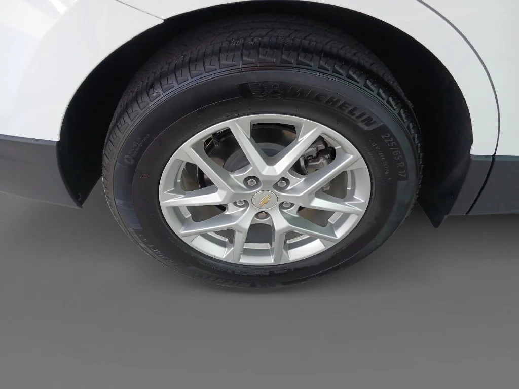 Used 2023 SUMMIT WHITE Chevrolet LT image 10