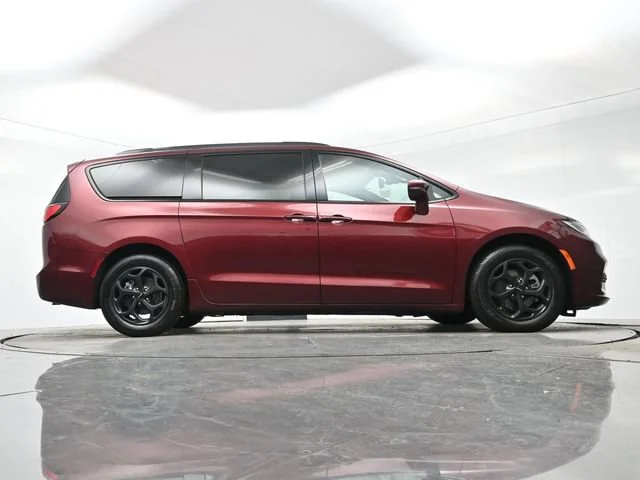 Used 2021 Velvet Red Pearlc Chrysler Hybrid Limited image 31