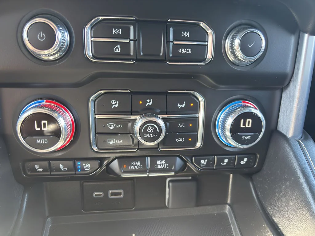 Used 2024 Onyx Black GMC SLT image 18
