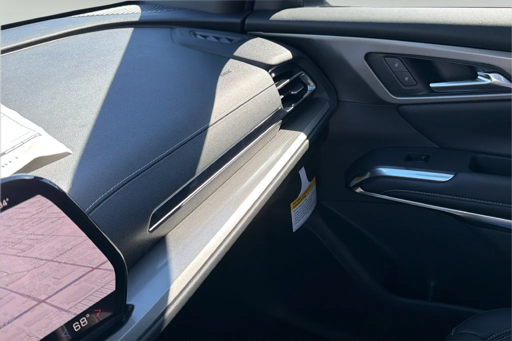 New 2027 Summit White Chevrolet LT image 29