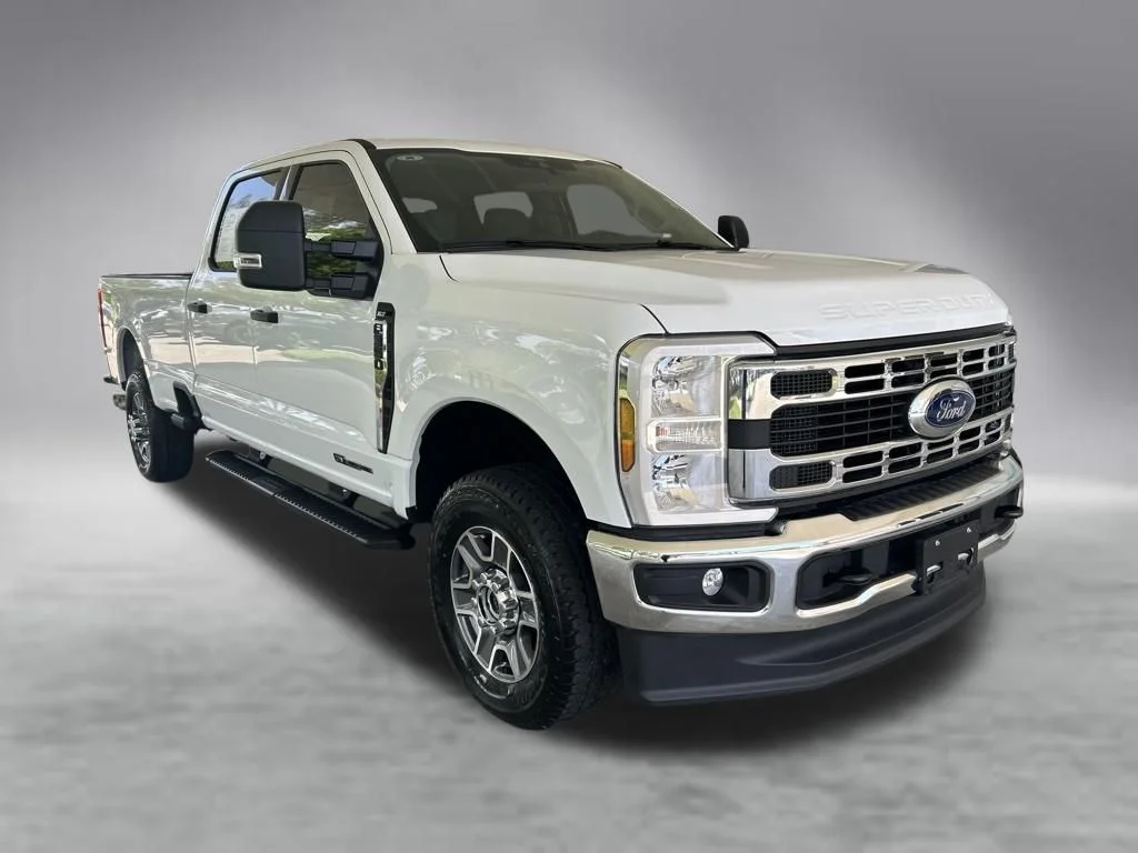 Used 2025 White Ford XLT image 1
