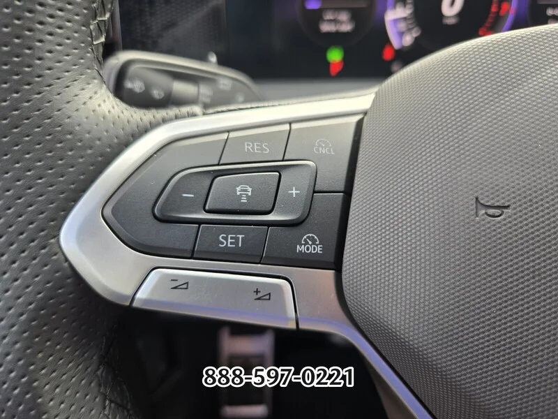 Used 2025 Platinum Gray Metallic Volkswagen 2.0T SE R-LINE BLACK image 28