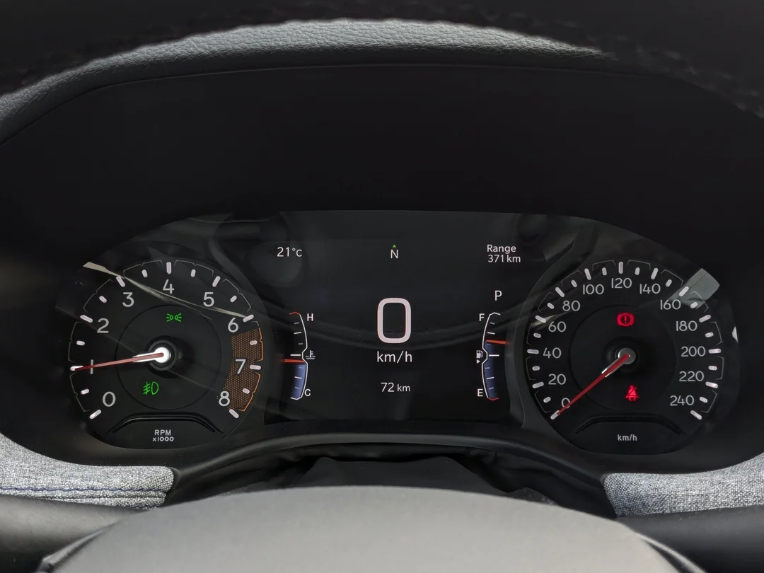 New 2025 Black Jeep North - - 4X4 - 4.99% O.A.C - Heated seats - Forward Collision Warning & More! image 18