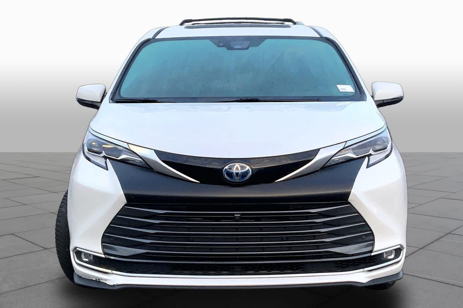 Used 2023 Wind Chill Pearl Toyota Platinum image 4