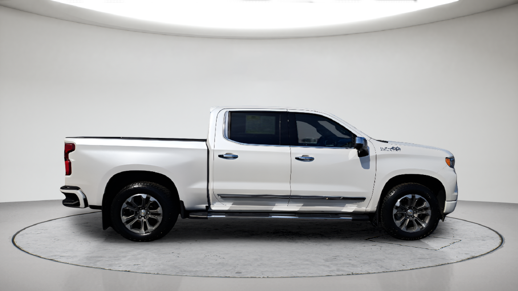 Used 2022  Chevrolet High Country image 4
