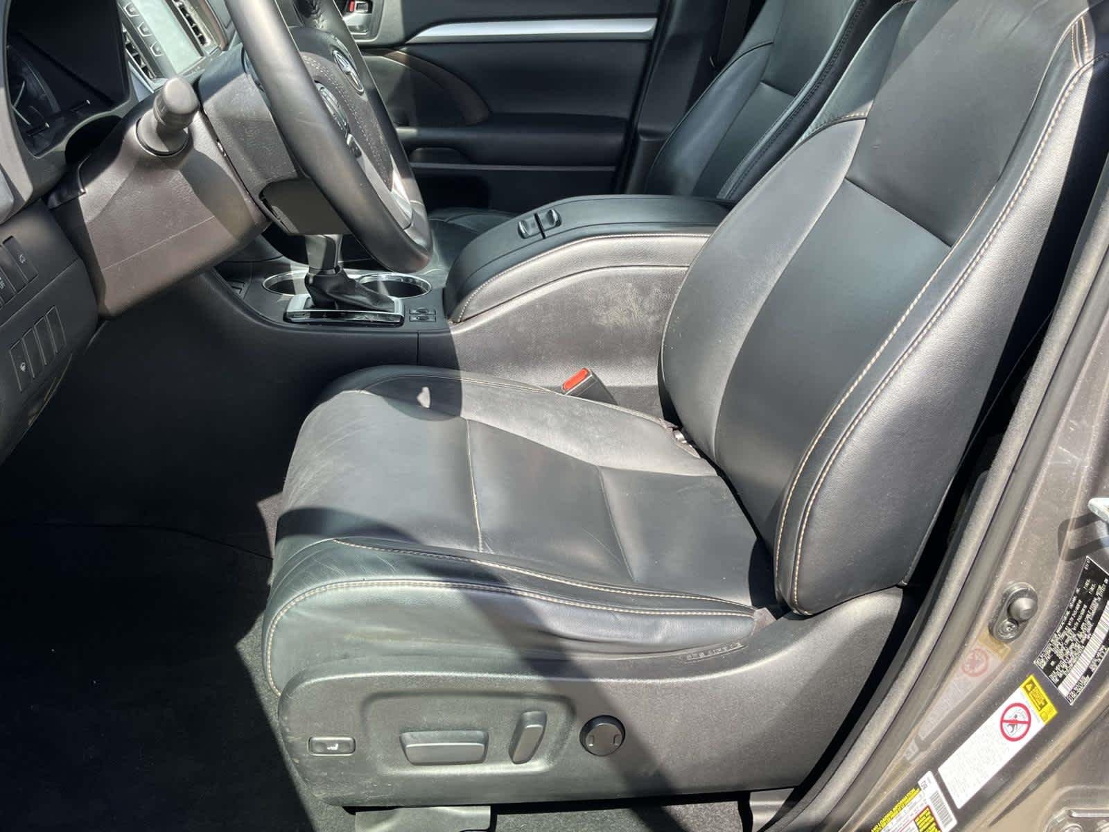 Used 2017 Predawn Gray Mica Toyota XLE image 16