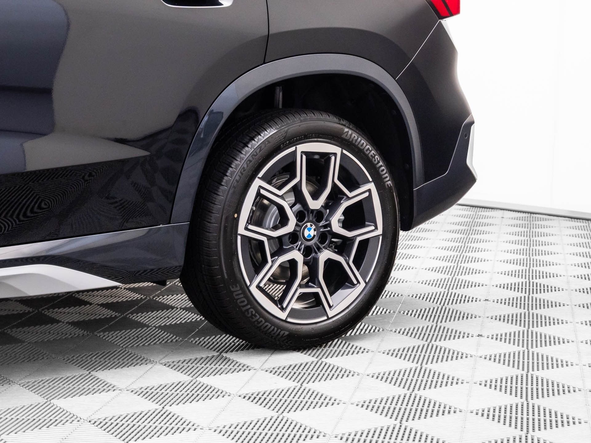 New 2026 Black Sapphire Metallic BMW xDrive28i image 34