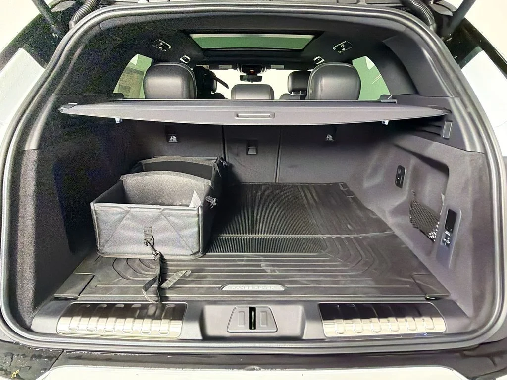 New 2026 Fuji White Land Rover Dynamic SE image 28