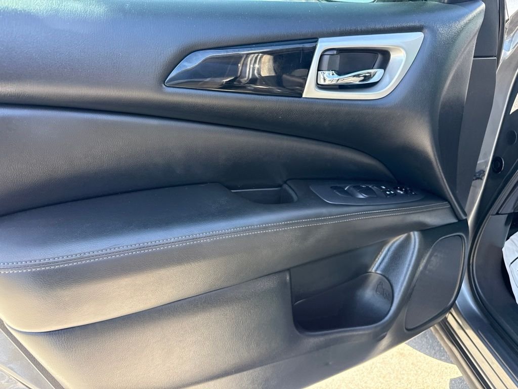 Used 2020 Gray Nissan S image 11