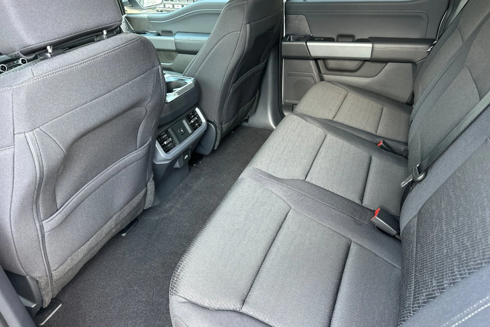 New 2026 Oxford White Ford XLT image 11