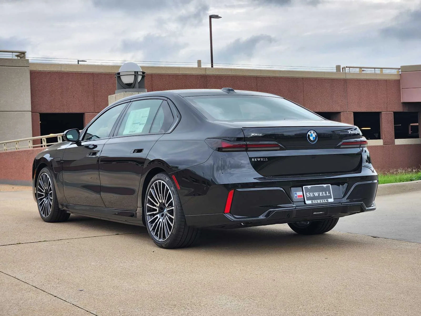 2026 BMW 7 Series 750e - Photo 3