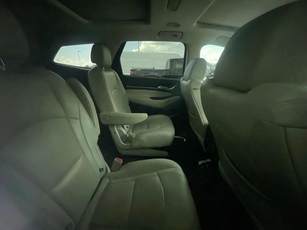 Used 2019 Red Buick Essence image 9