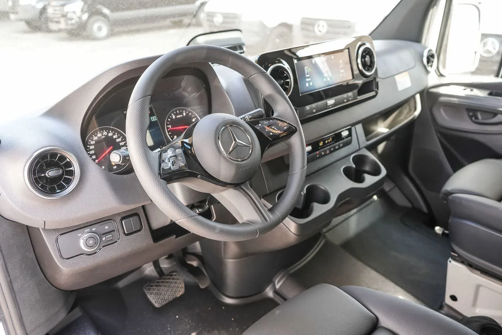New 2026 Arctic+White Mercedes-Benz Crew 144 WB  RWD 2.0L 4-Cylinder image 50