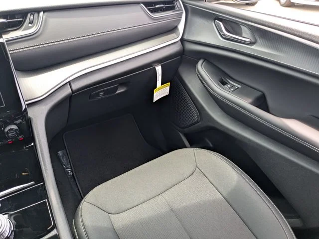 New 2026 Baltic Gray Metallic Clear-Coat Exterior Paint Jeep Laredo X image 18