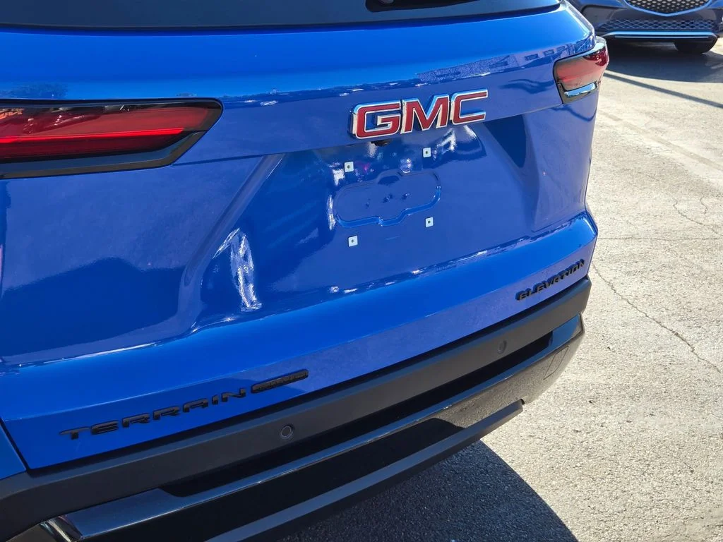 Used 2026 Rapids Metallic GMC Elevation image 14