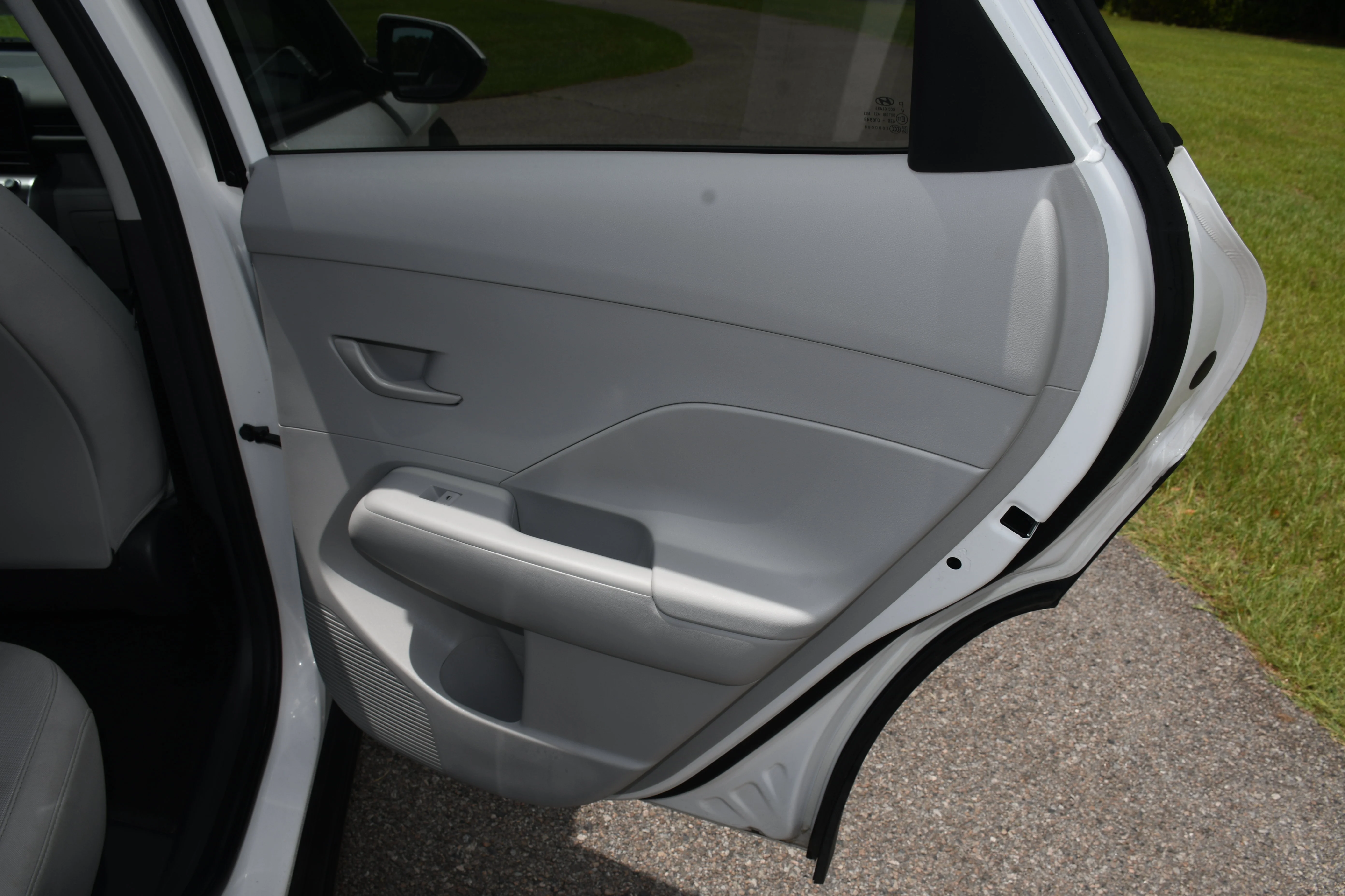 Used 2025 White Hyundai SEL image 17