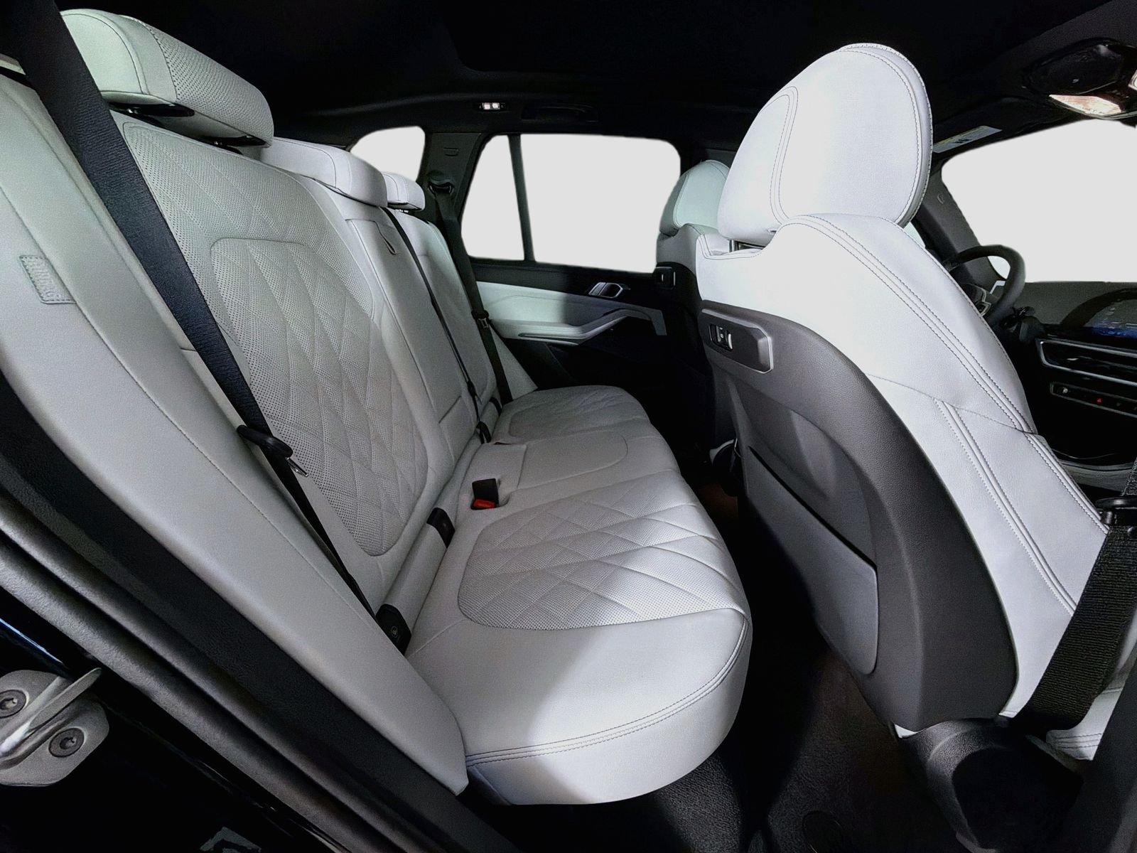 New 2026 Black Sapphire Metallic BMW sDrive40i image 29