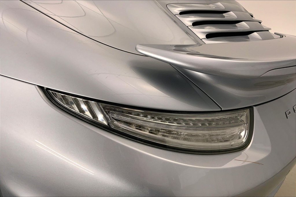 Used 2014 Rhodium Silver Metallic Porsche Turbo image 27