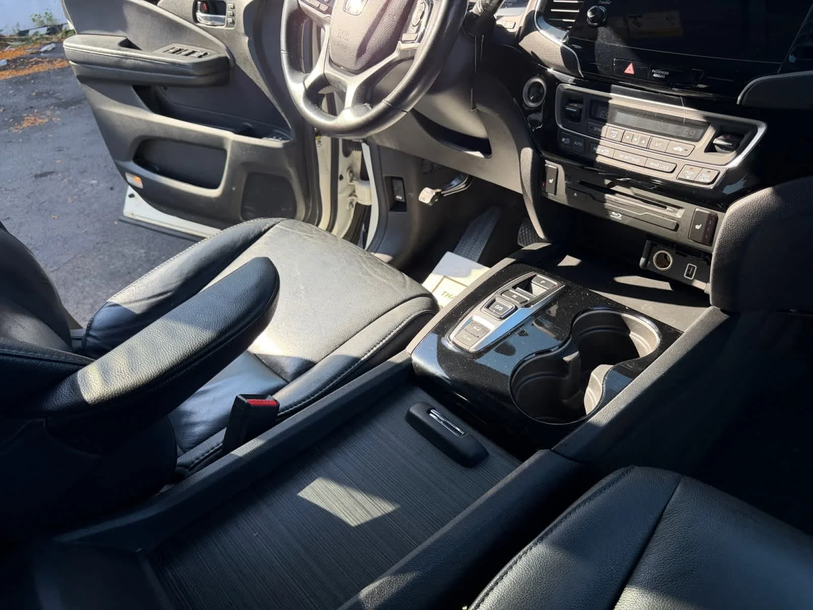 Used 2019 White Diamond Pearl Honda Touring 7-Passenger image 39