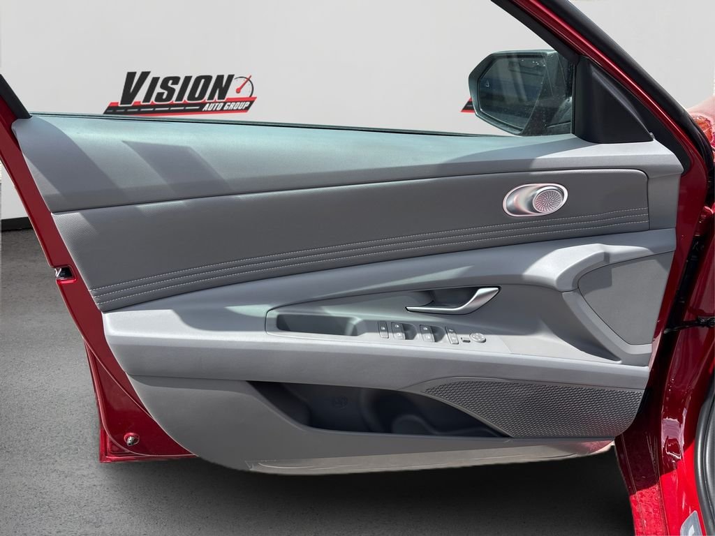 Used 2025 Red Hyundai SEL Sport image 12
