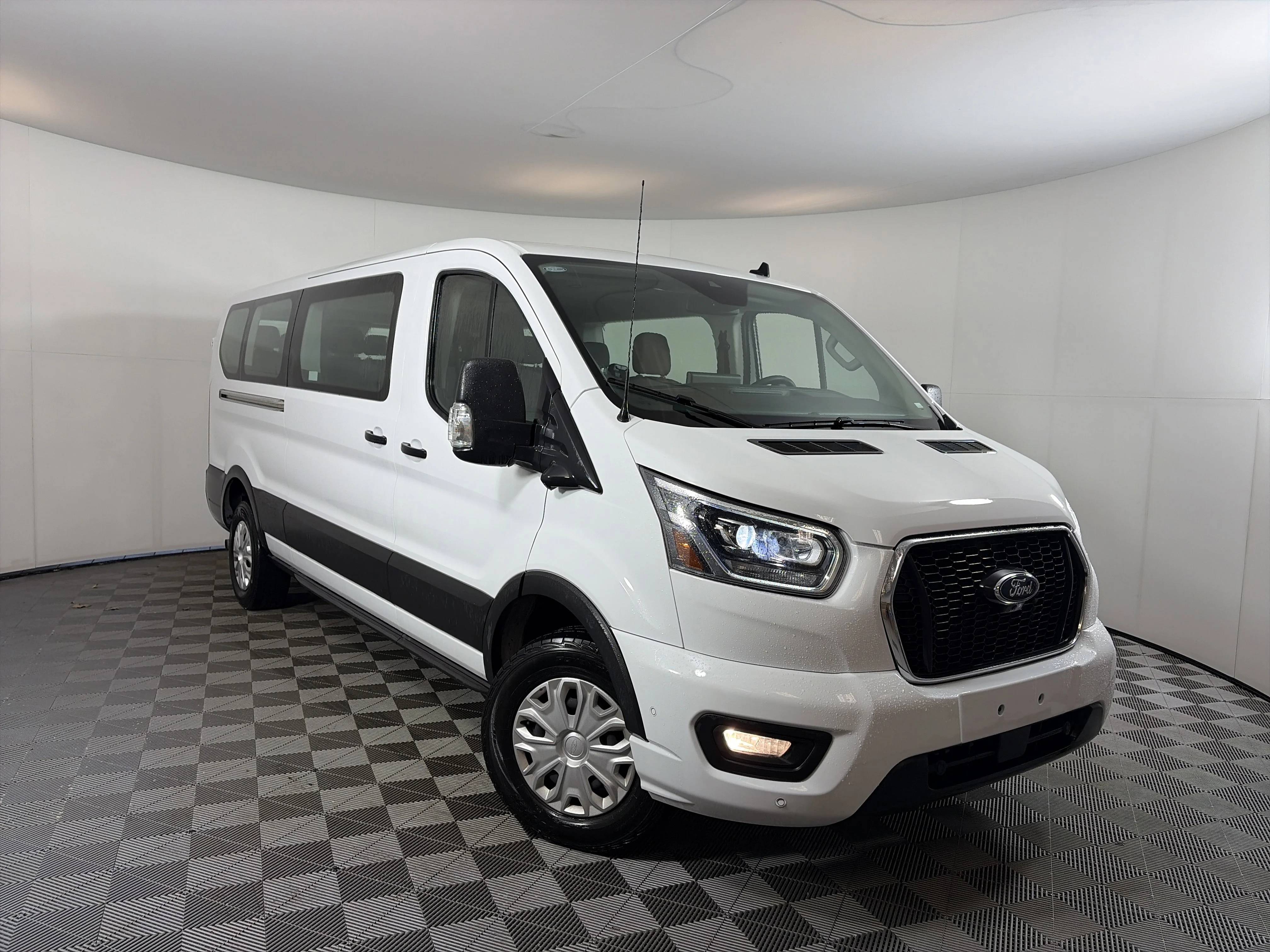 2023 Ford Transit 350 XLT Low Roof Sliding Pass. 148's photo