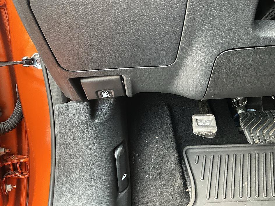 Used 2025 Monarch Orange Metallic/Super Black Nissan SR image 14