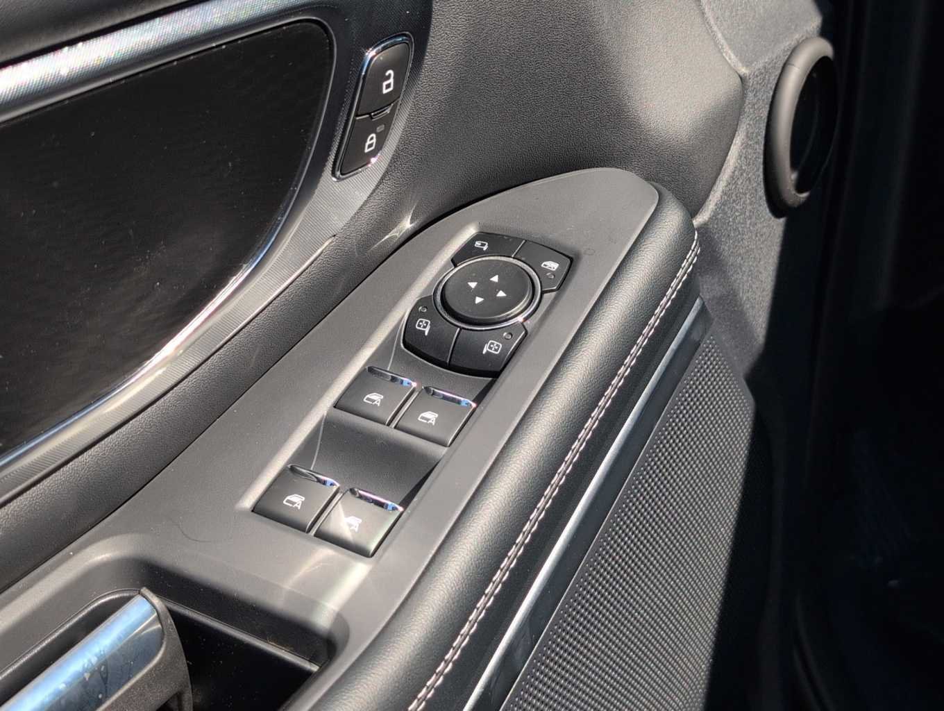 New 2026 Star White Metallic Tri-Coat Ford MAX Platinum® image 8