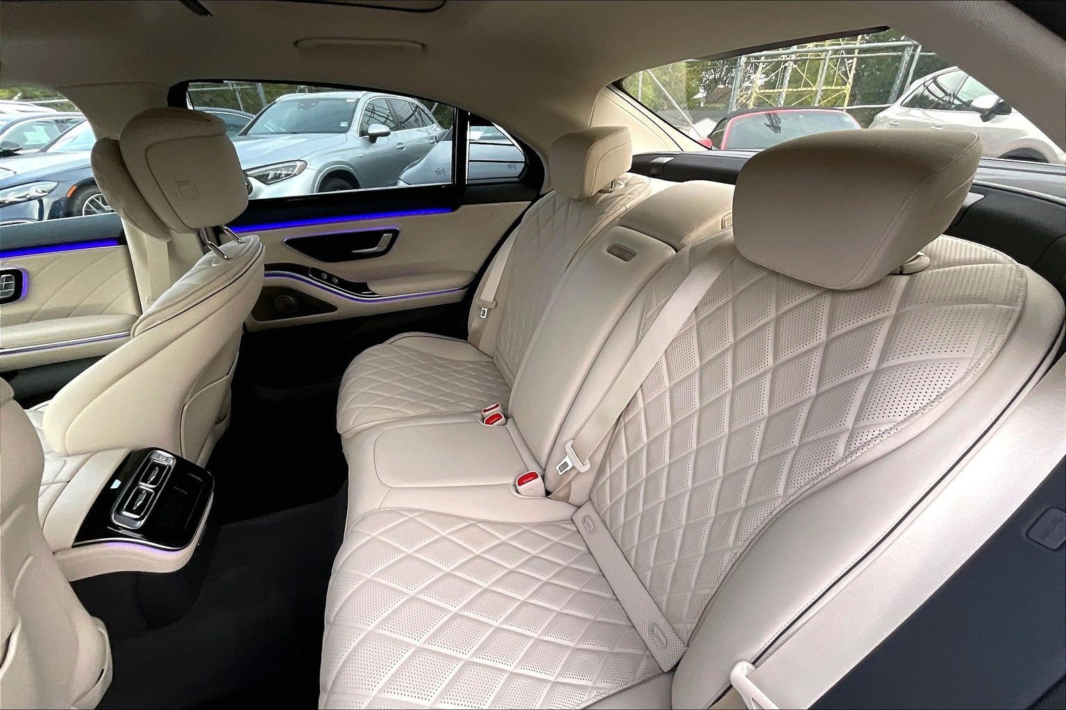 New 2026 MANUFAKTUR Moonlight White Metallic Mercedes-Benz S 580 image 23