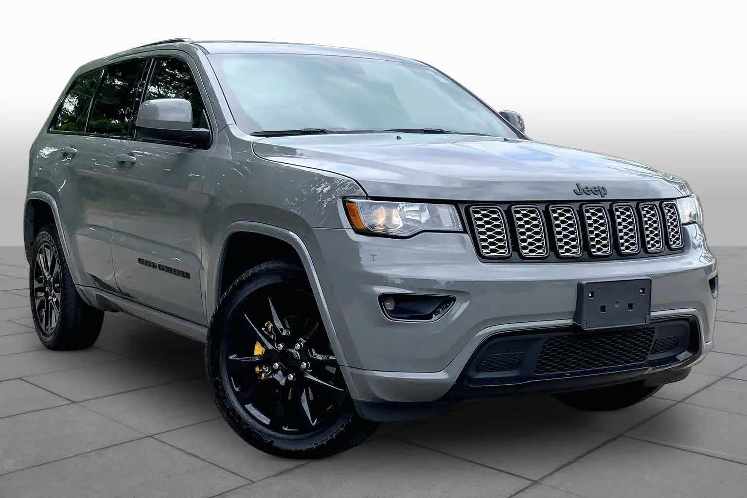 Used 2019 Sting-Gray Clearcoat Jeep Altitude image 3