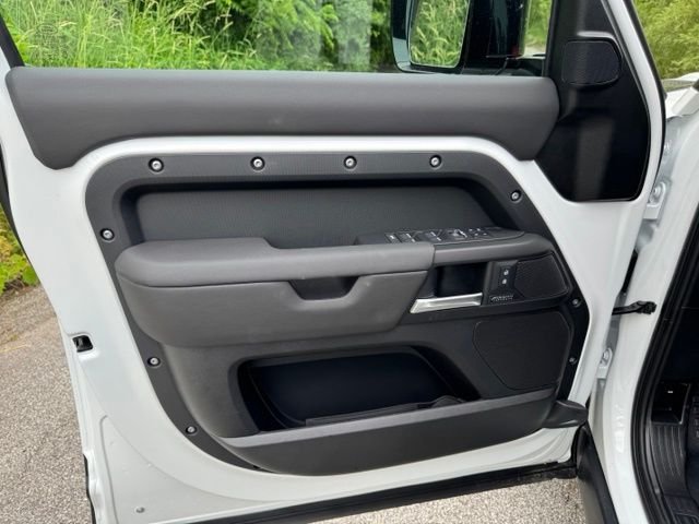 New 2026 Fuji White Land Rover X-Dynamic SE image 8