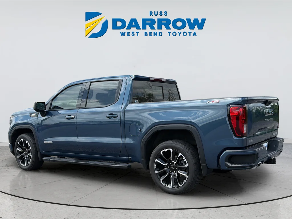 Used 2024 Blue GMC Elevation image 3