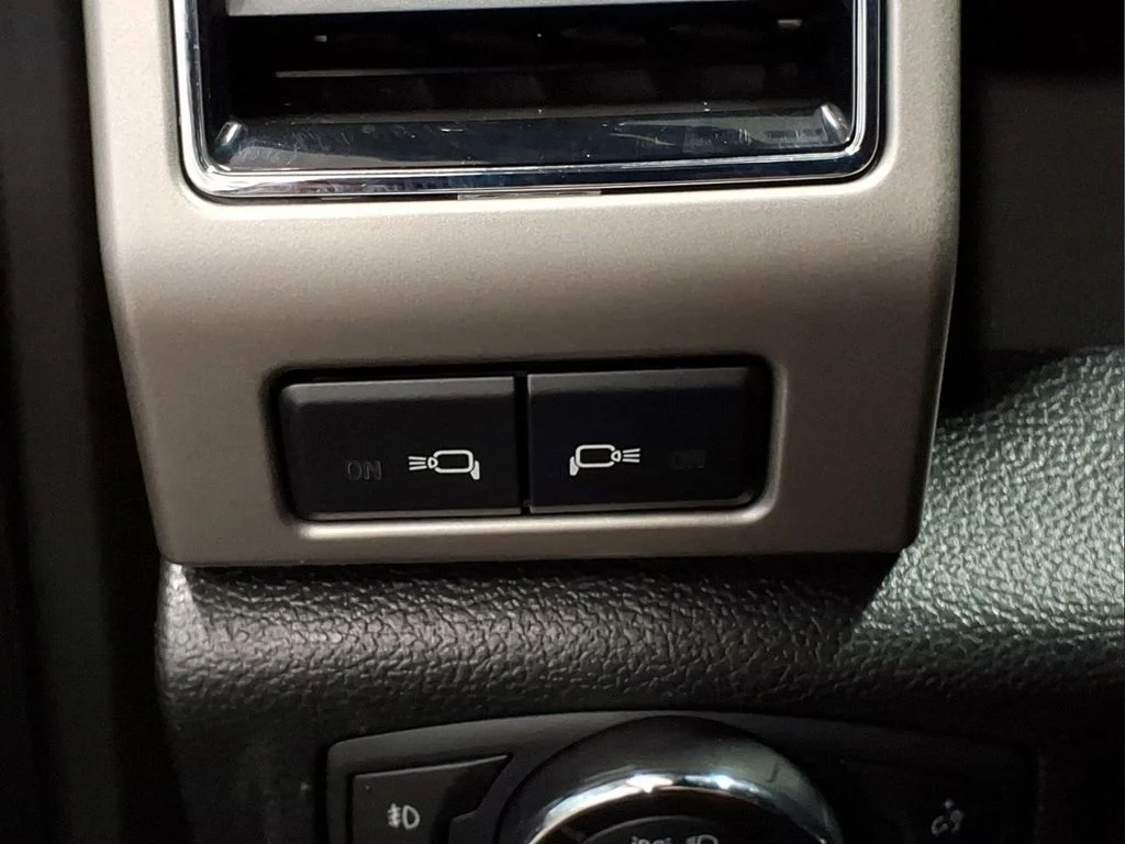 Certified Used 2019 Gray Metallic Ford Lariat image 19