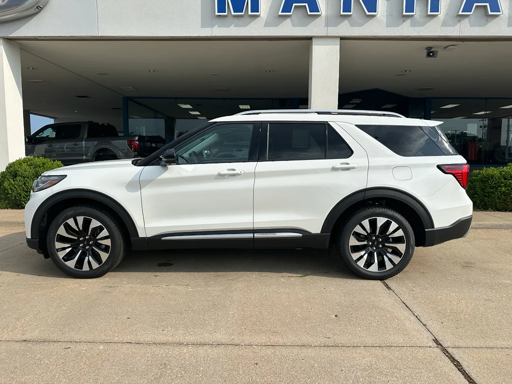 New 2026 Star White Met Tri-Coat Ford Platinum image 9