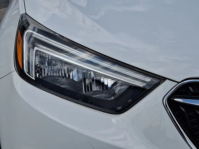 Used 2020 White Buick Preferred image 9