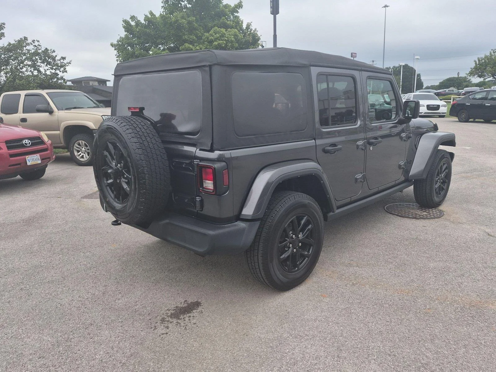 Used 2023 Granite Crystal Metallic Clearcoat Jeep Freedom image 5