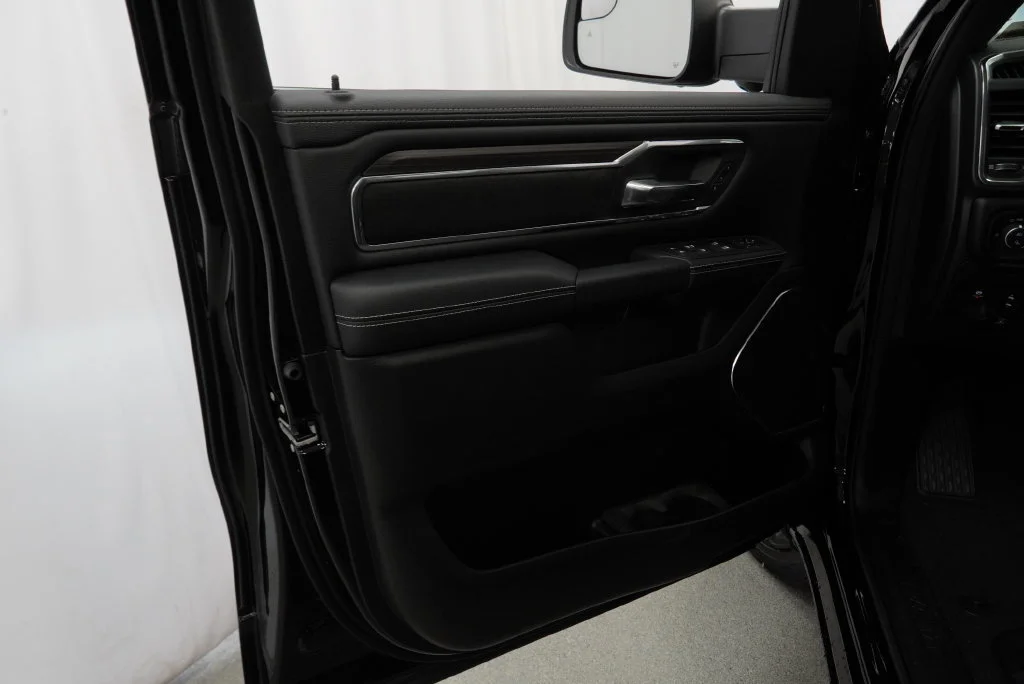 New 2027 Diamond Black Crystal Pearl-Coat Exterior Paint RAM Laramie image 27