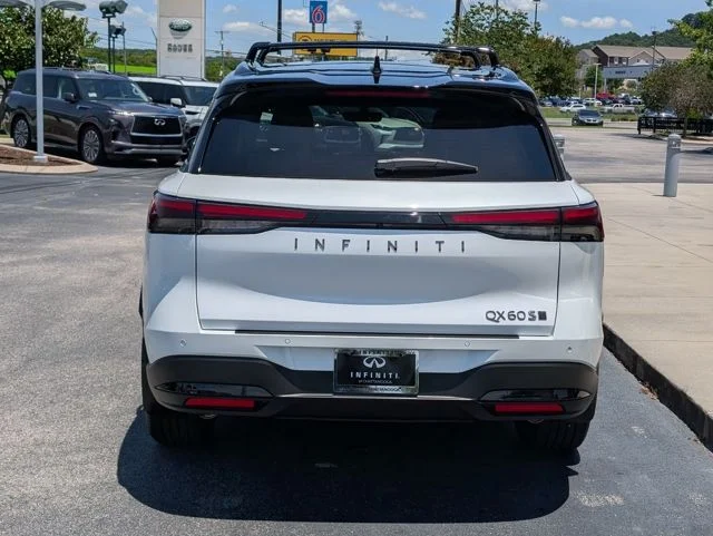 New 2027 2T RAD WHT INFINITI SPORT image 6