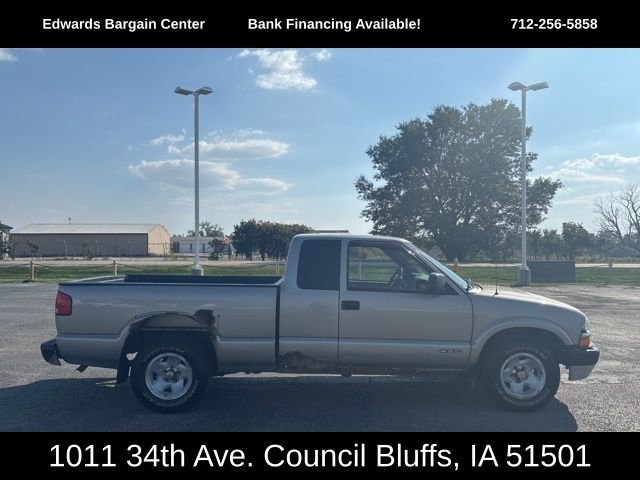 2002 Chevrolet S-10 Base