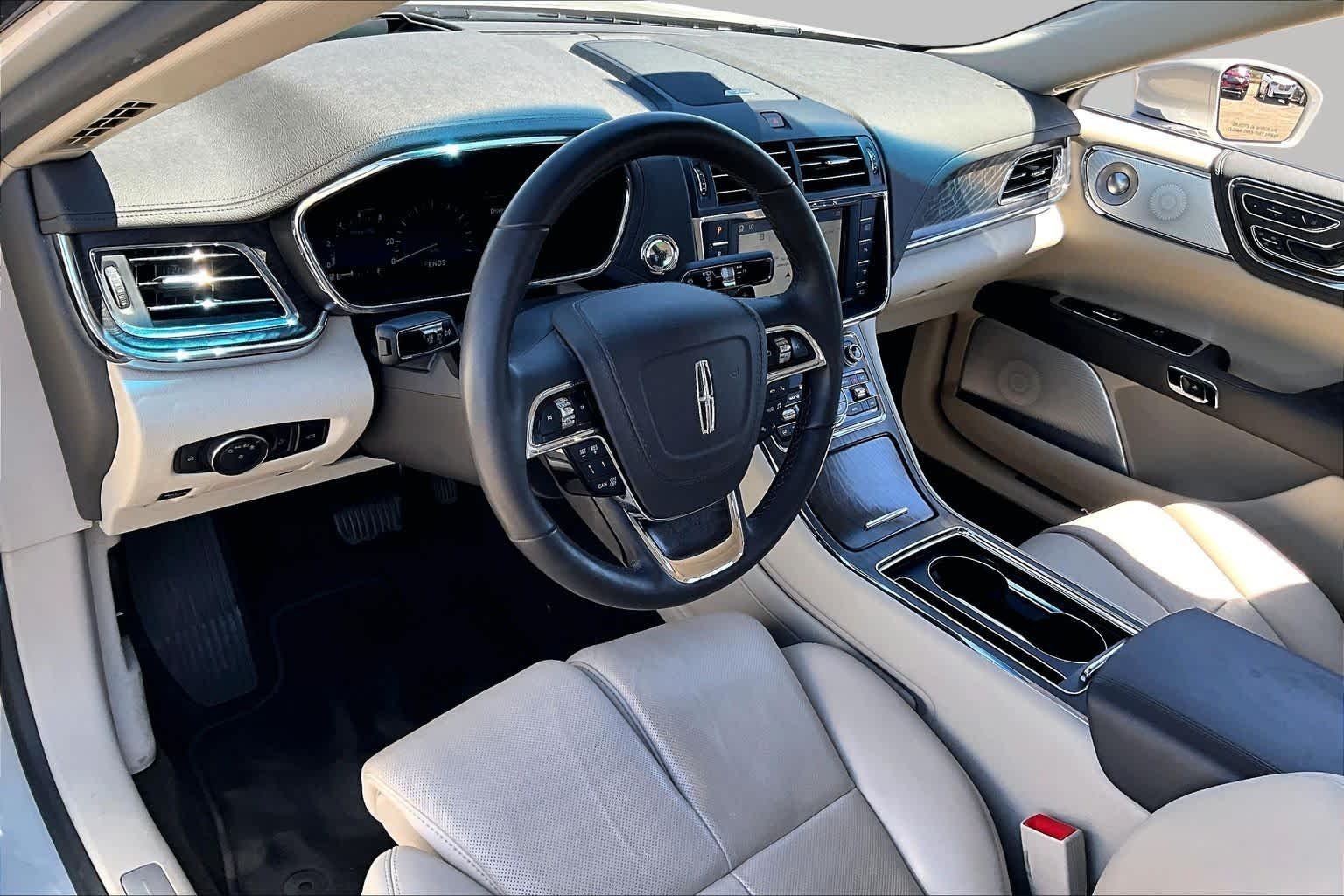 Used 2019 Ceramic Pearl Metallic Lincoln Reserve image 15
