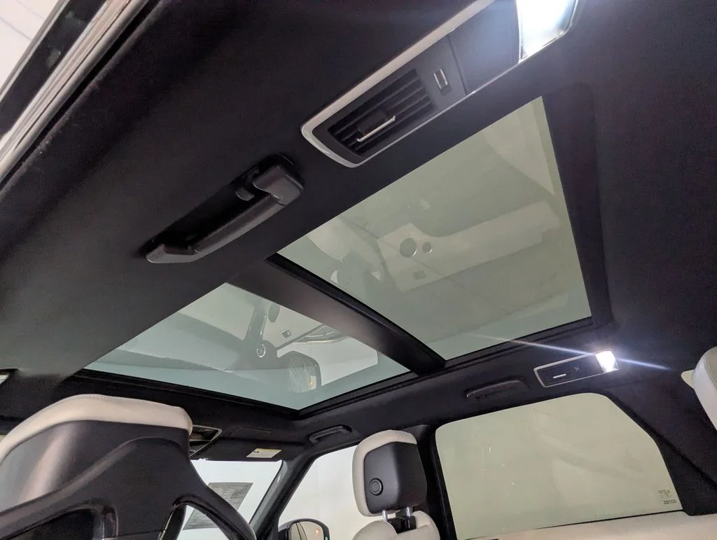 Used 2022 Black Land Rover HSE Silver Edition image 13