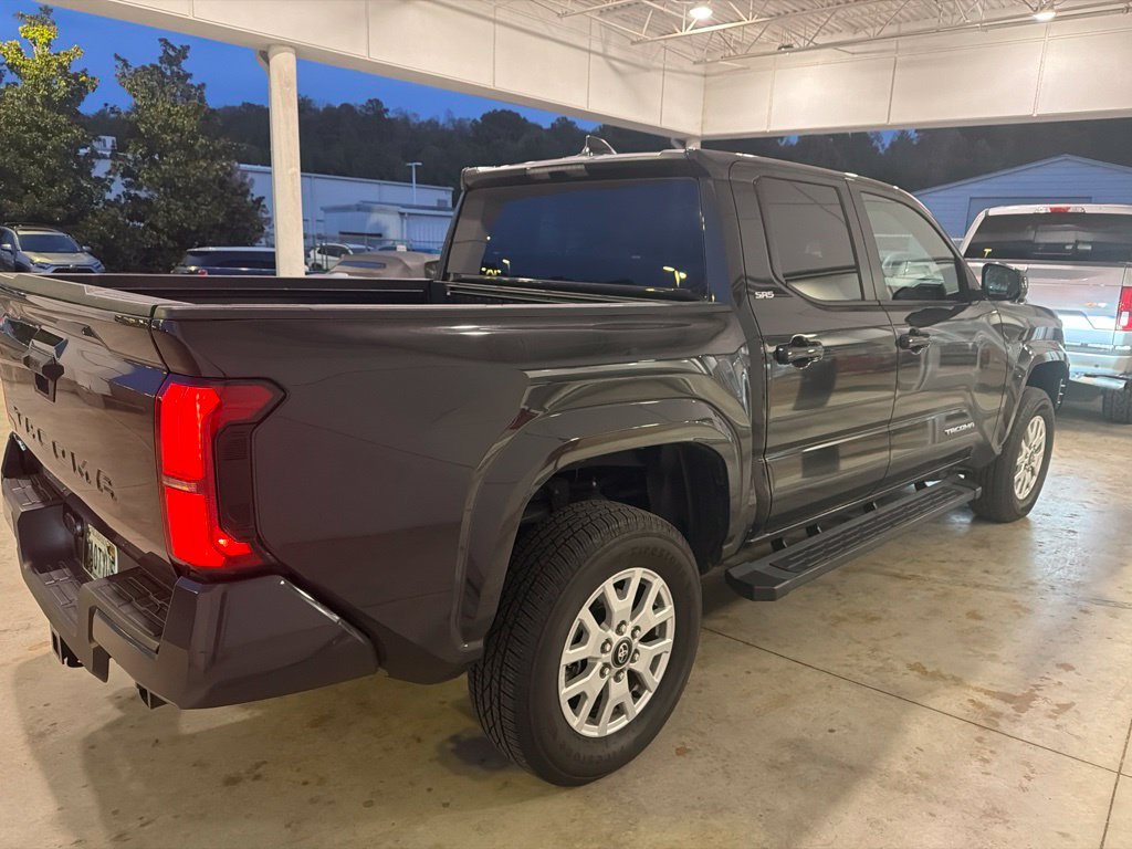 Used 2026  Toyota SR5 image 3