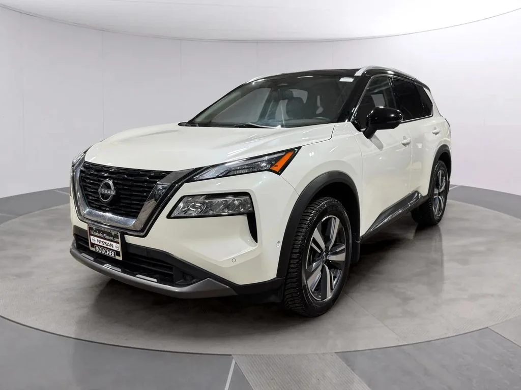 Certified Used 2023 Pearl White Tricoat/Super Black Nissan SL image 7