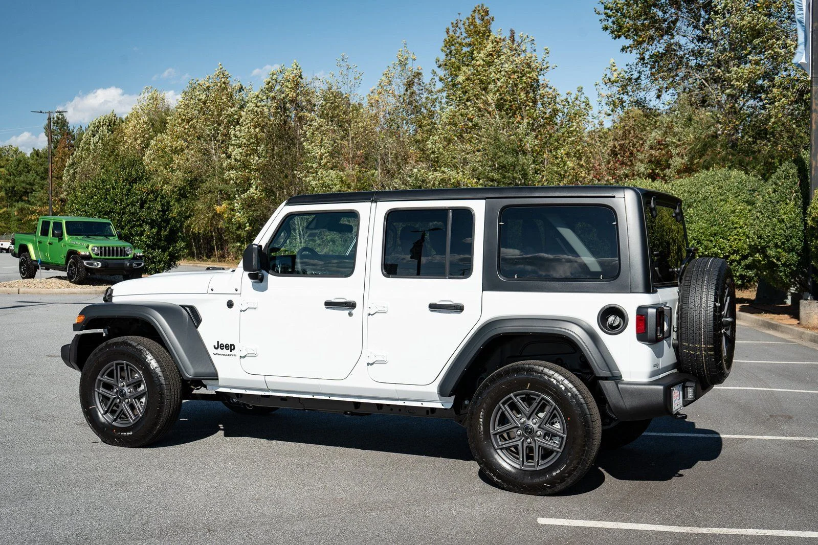 New 2026 Bright White Clear-Coat Exterior Paint Jeep Sport S image 7